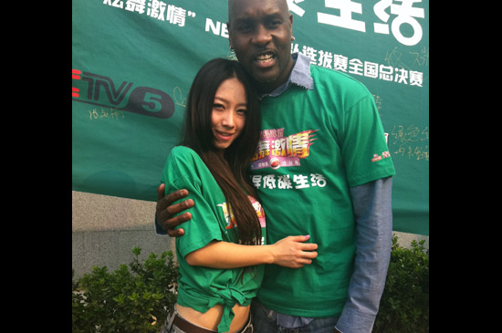 與NBA球星加里佩頓